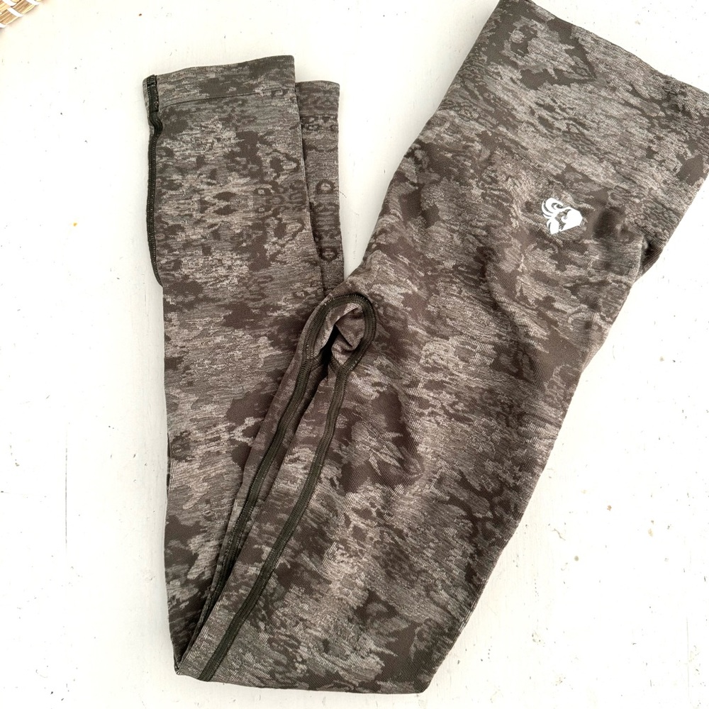 Women’s Best Camo Seamless Leggings - Green - Medium